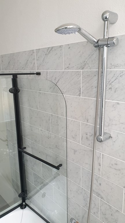 Hoofdstraat 40A - Badkamer douchegarnituur.jpg